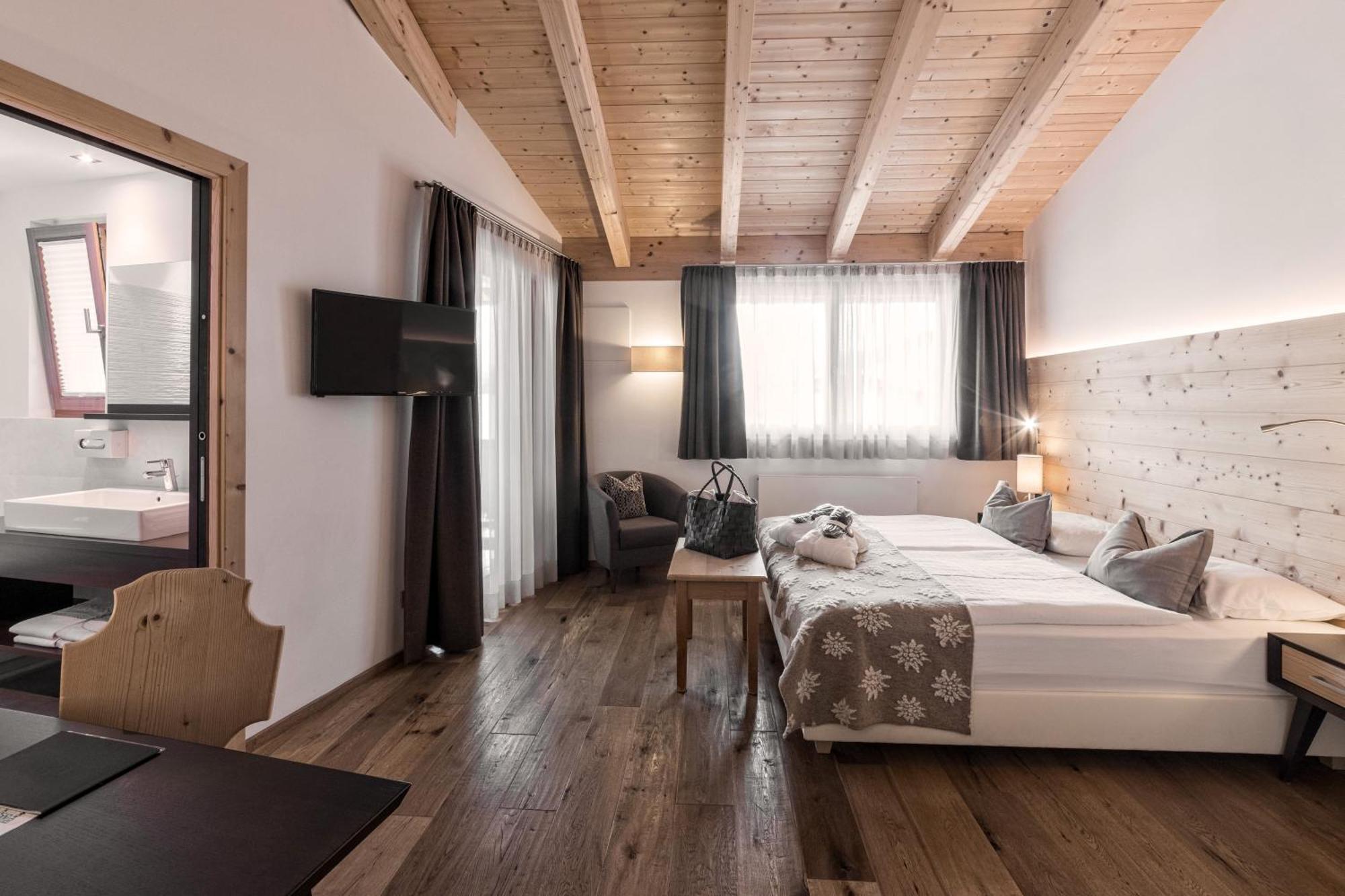 Hotel Ciasa Soleil La Villa  Luaran gambar